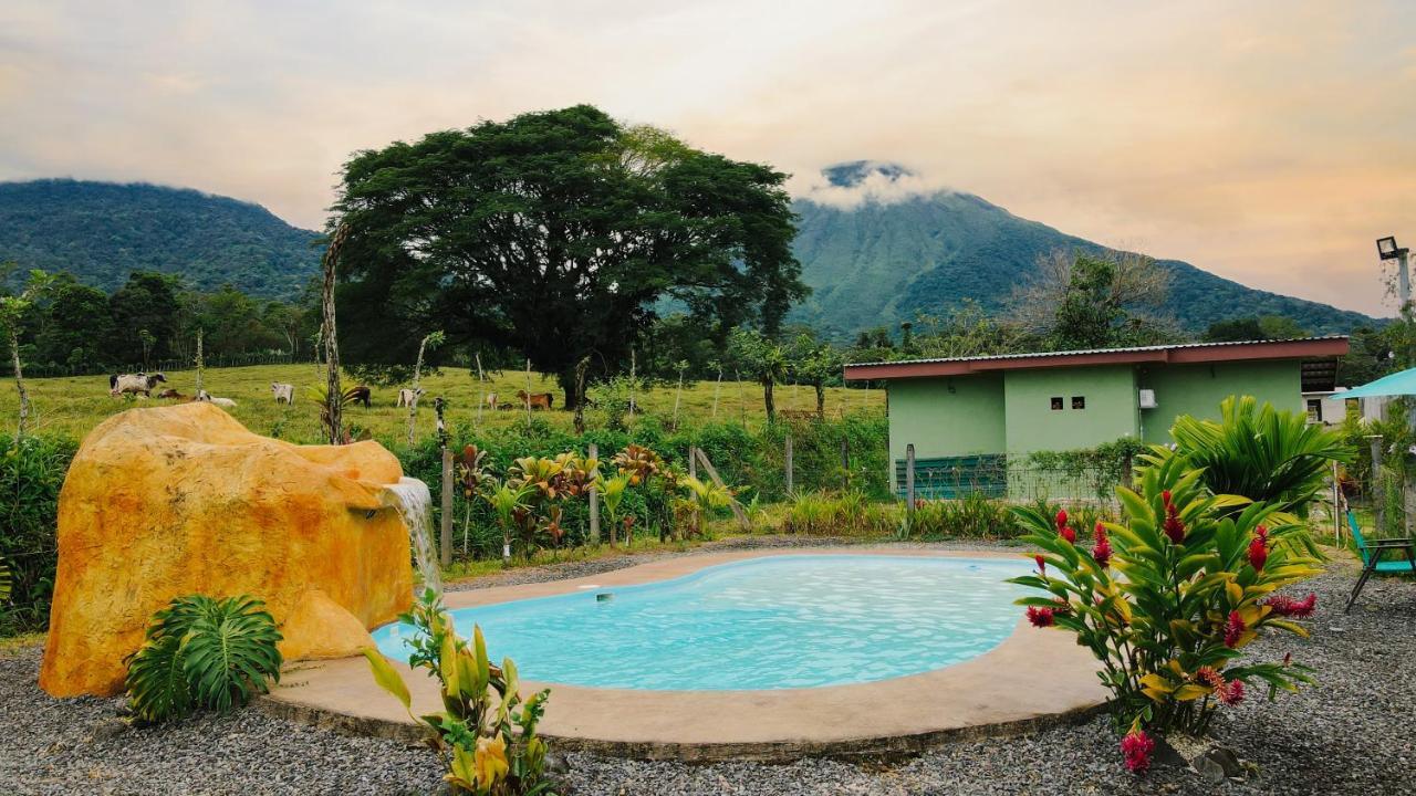 Chongos Place Hotel La Fortuna ภายนอก รูปภาพ